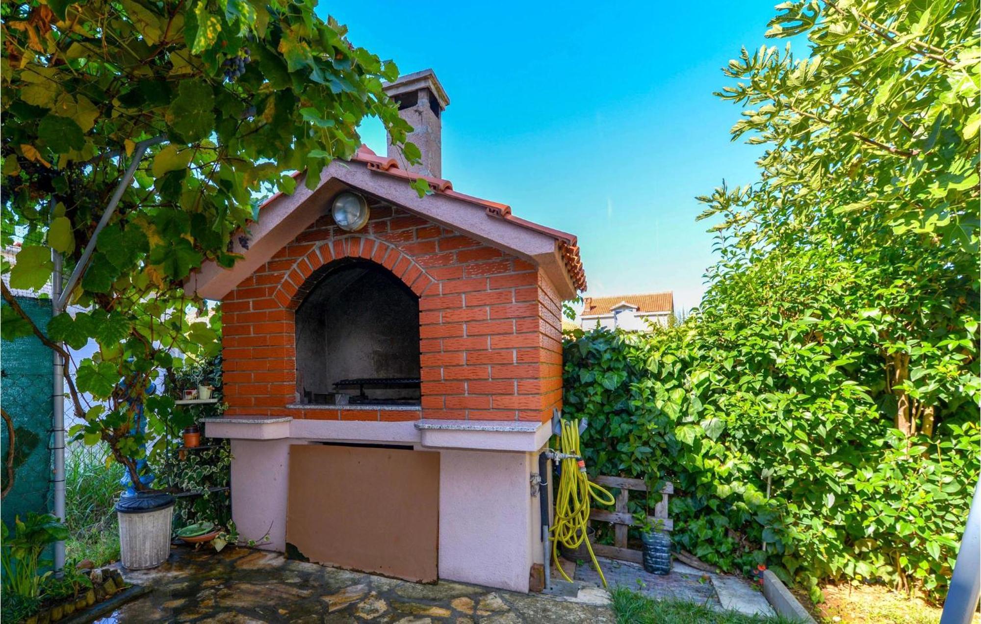 1 Bedroom Nice Apartment In Ζαντάρ Εξωτερικό φωτογραφία